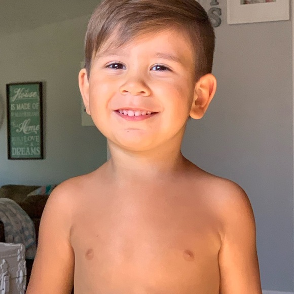 Meet your Posher, Ashley - Picture 2 of 5